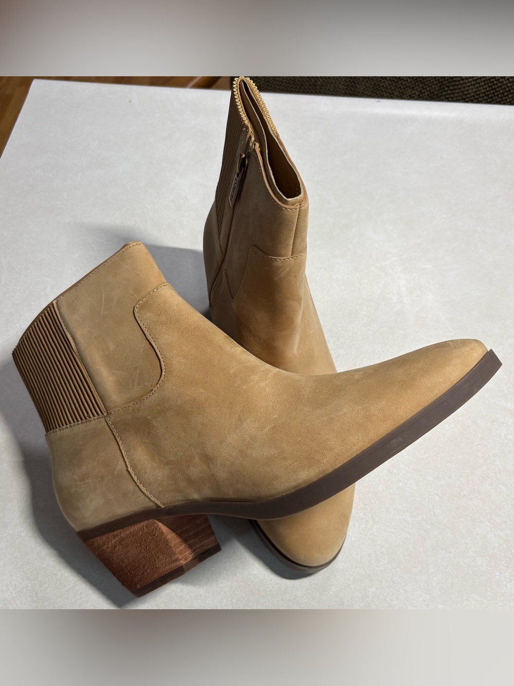Vionic Shantelle Womens 9.5 Wheat Tan Oiled Nubuck Waterproof Ankle Boots